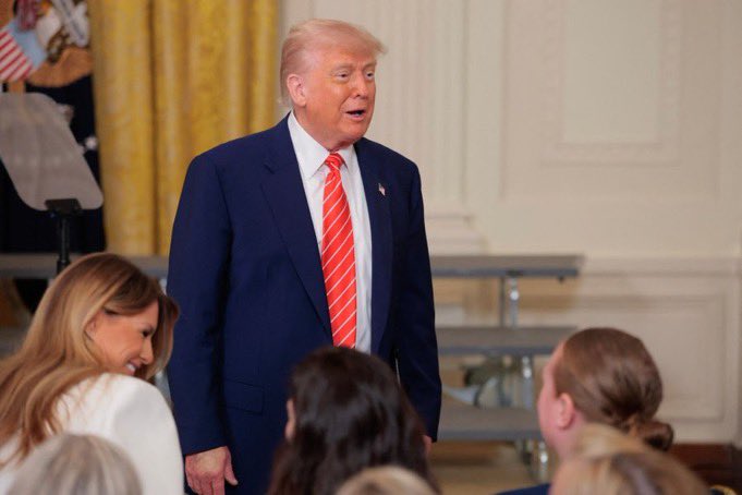 Donald Trump félicite le nouveau pape américain Léon XIV : « Un grand honneur pour les États-Unis »
