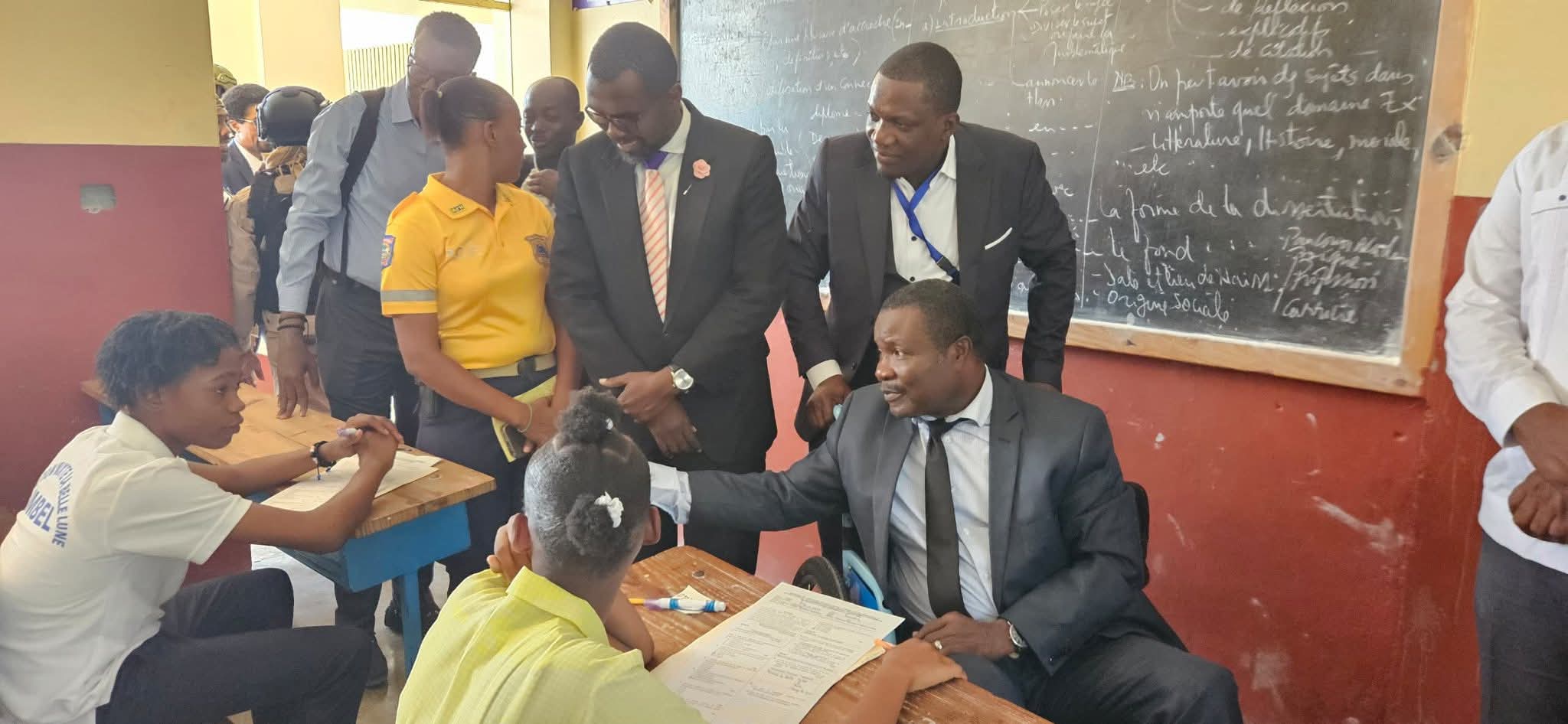 EXAMENS DE 9E ANNÉE : UN LANCEMENT RÉUSSI SALUÉ PAR LE MINISTRE ANTOINE AUGUSTIN