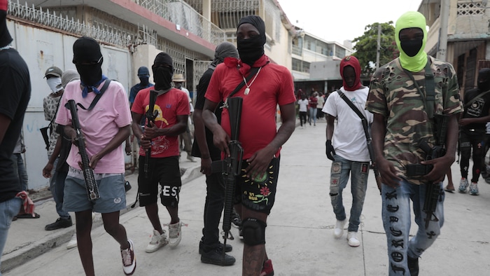 HAÏTI – LASCAHOBAS ATTAQUÉE : « VIV ANSANM » FRAPPE, L’ÉTAT AUX ABONNÉS ABSENTS